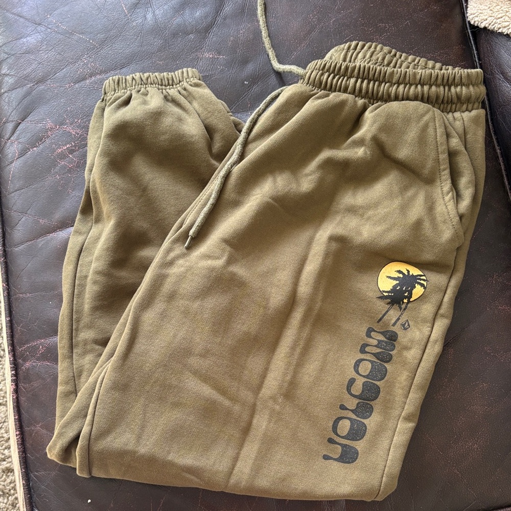 Volcom men’s Olive Green loose fit sweats